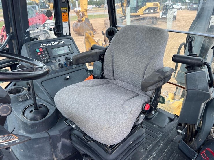 2017-deere-410l-image-35