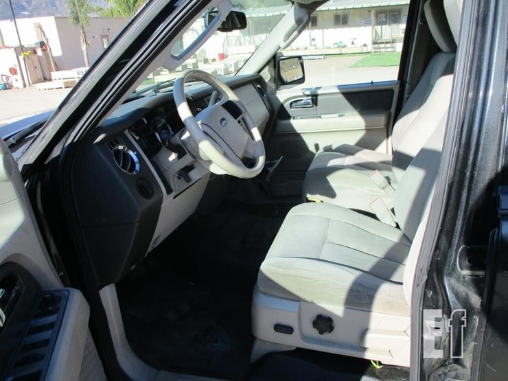 2010-ford-expedition-image-6