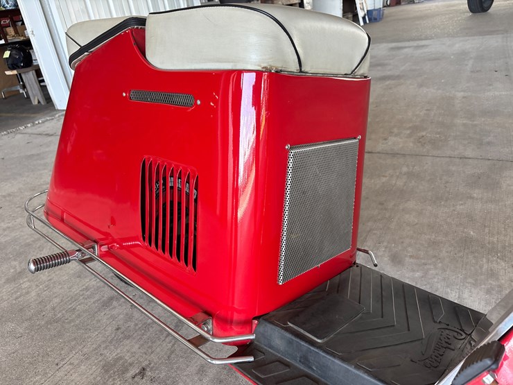 #225-•-1948-series-50-cushman-image-16