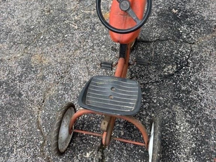 power-trac-pedal-tractor-image-2
