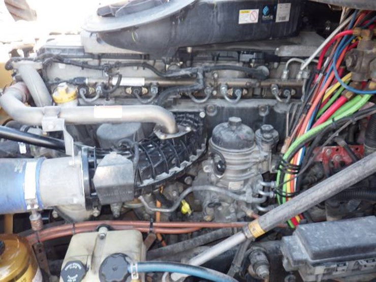 2019-freightliner-cascadia-113-image-12