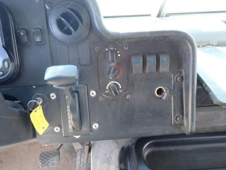 2013-freightliner-mt55-image-19