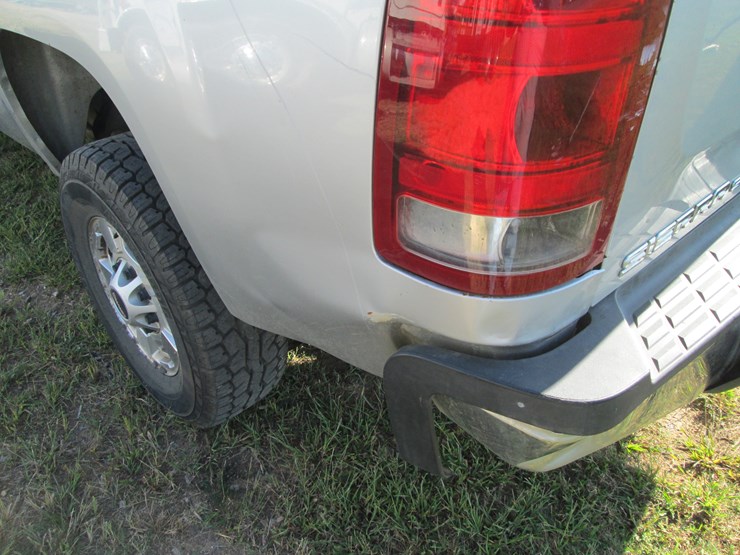 2011-gmc-2500hd-image-5