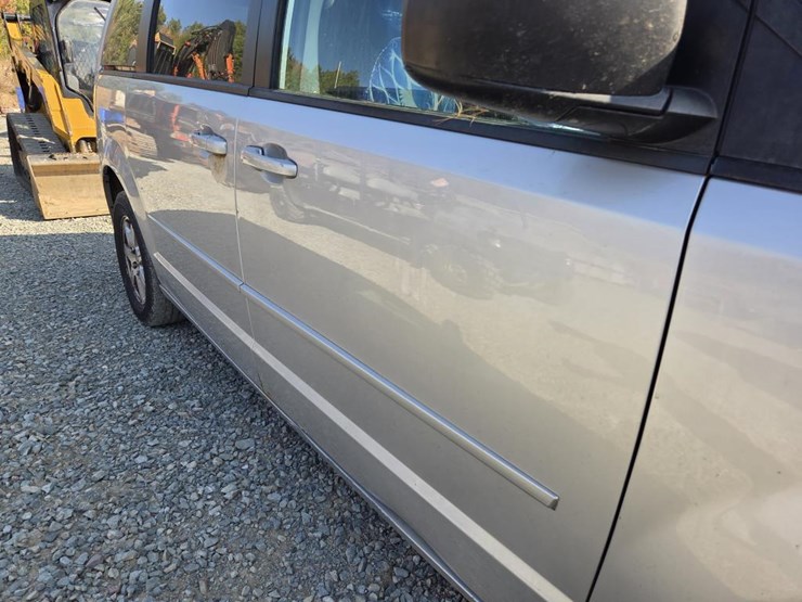 2011-dodge-grand-caravan-image-18