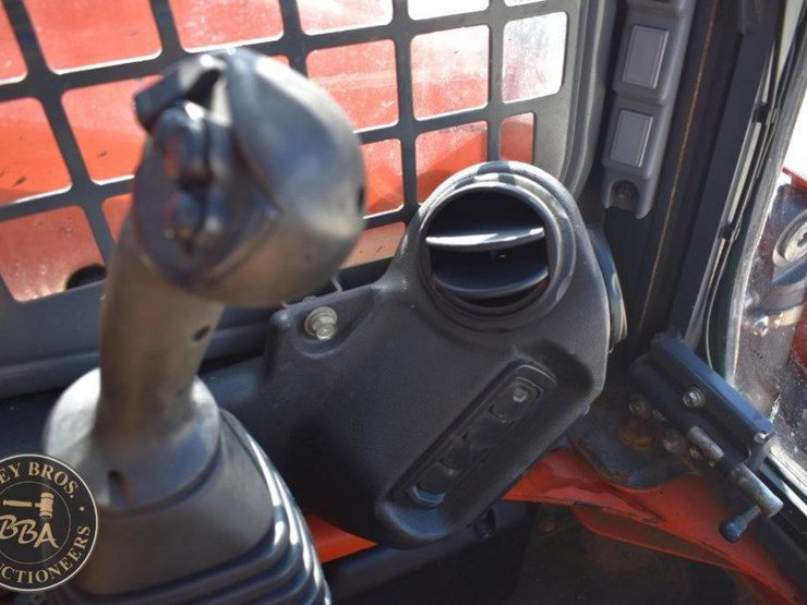 2017-kubota-ssv65-image-83