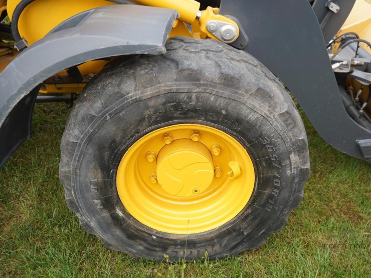 2010-deere-244j-image-22