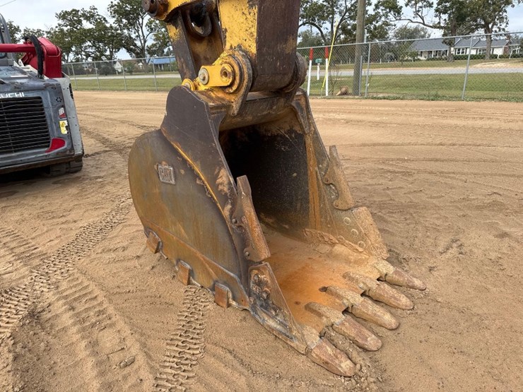 2008-caterpillar-330dl-image-19