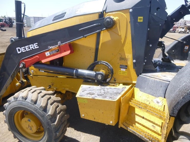 2021-deere-210l-image-30