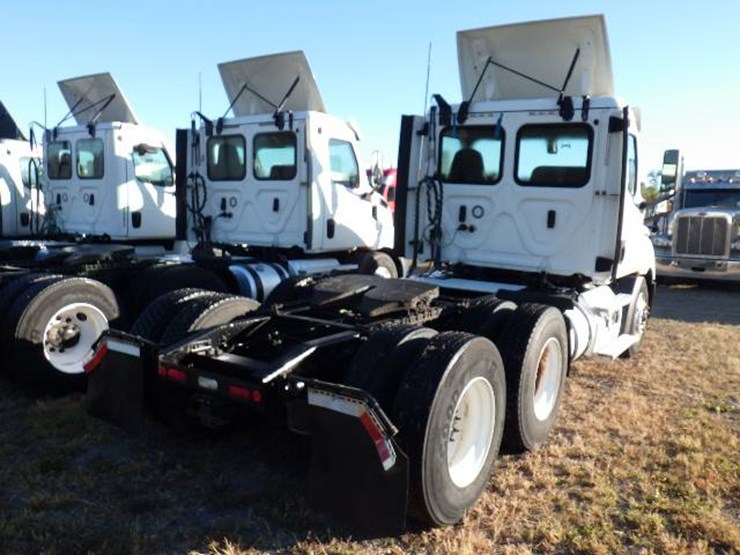 2020-freightliner-cascadia-116-image-6