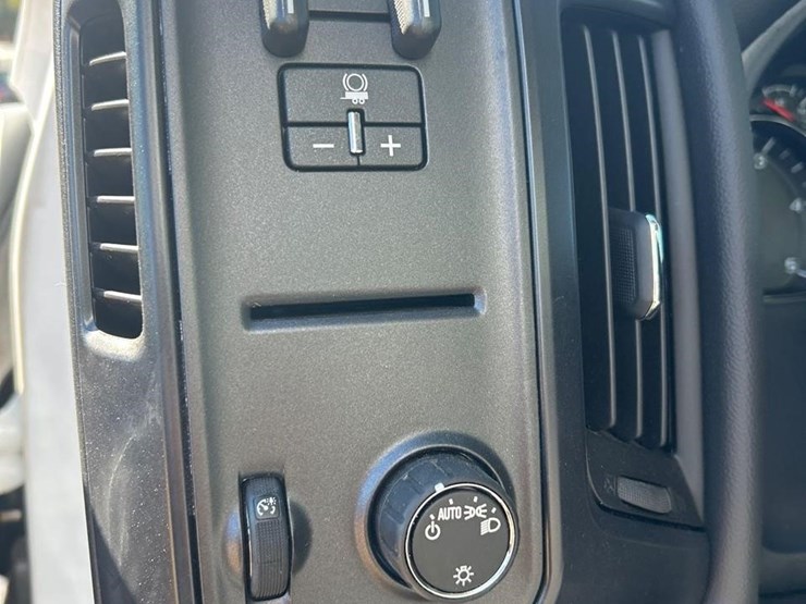 2023-chevrolet-silverado-6500hd-image-48