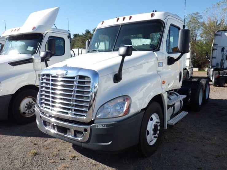 2018-freightliner-cascadia-125-image-1