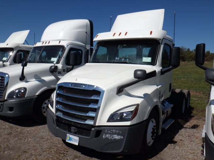 freightliner-cascadia-126-image-1