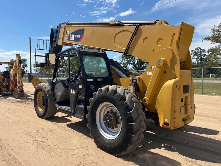 2018-caterpillar-tl1055d-image-2