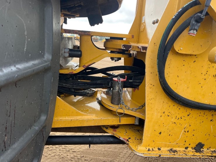 2018-deere-344l-image-24