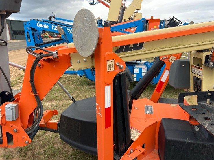 2021-jlg-t350-image-14