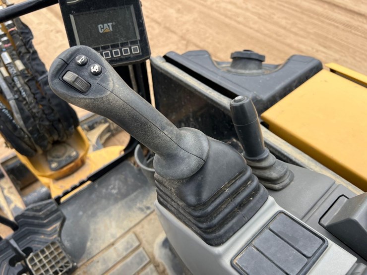 caterpillar-303-image-31