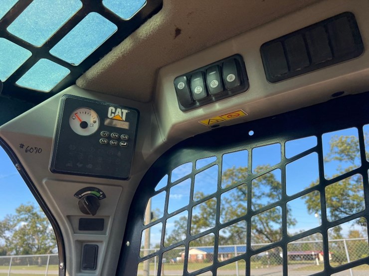 2018-caterpillar-259d-image-31