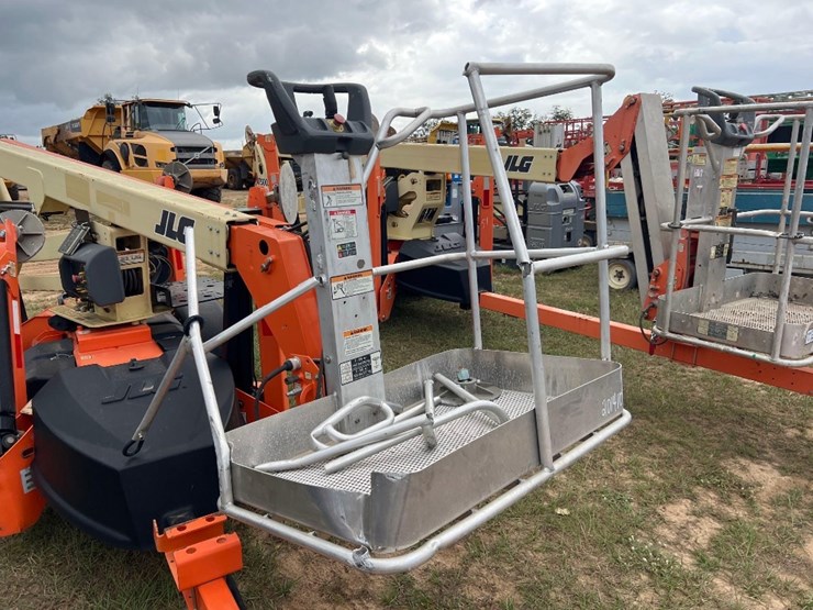 2021-jlg-t350-image-22