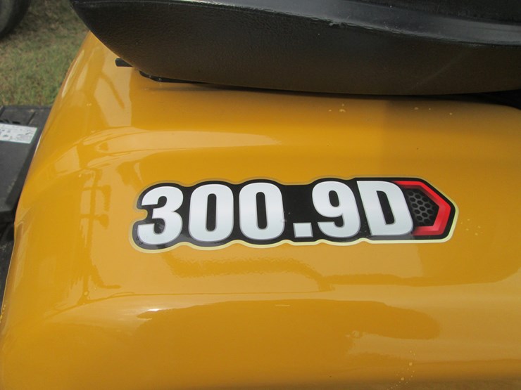 2023-caterpillar-300.9d-image-26
