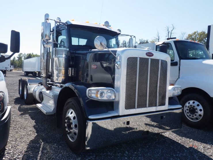 2020-peterbilt-389-image-2