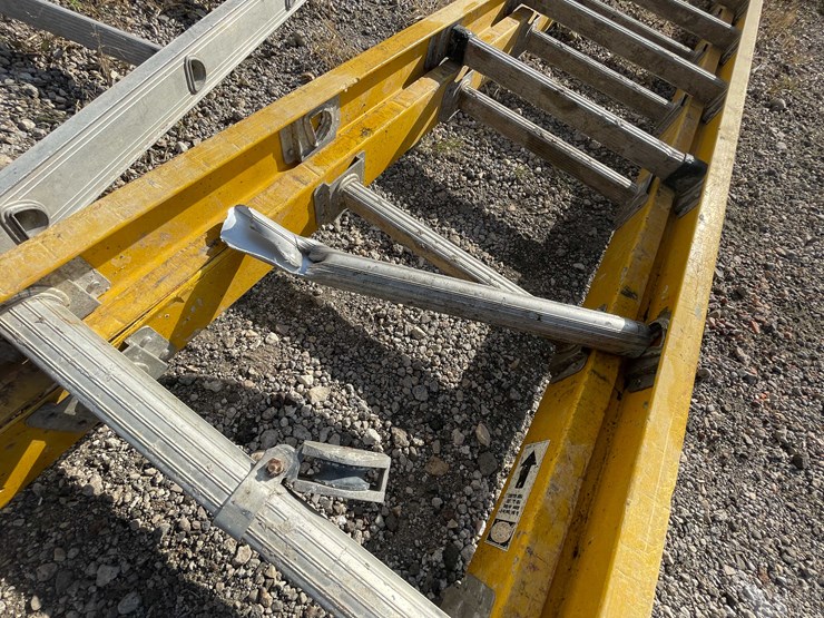 #1900-•-werner-fiberglass-extension-ladder-image-3