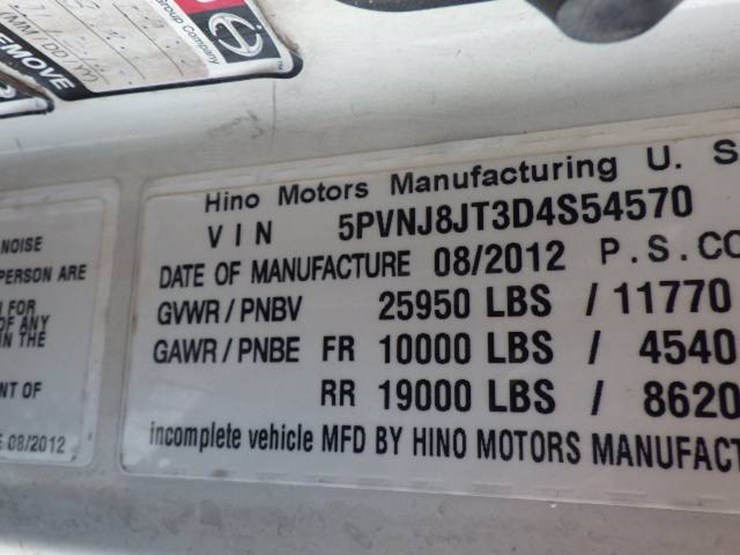 2013-hino-268-image-15