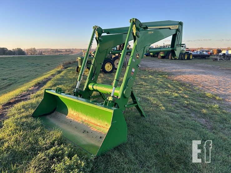 2020-john-deere-2020-image-1
