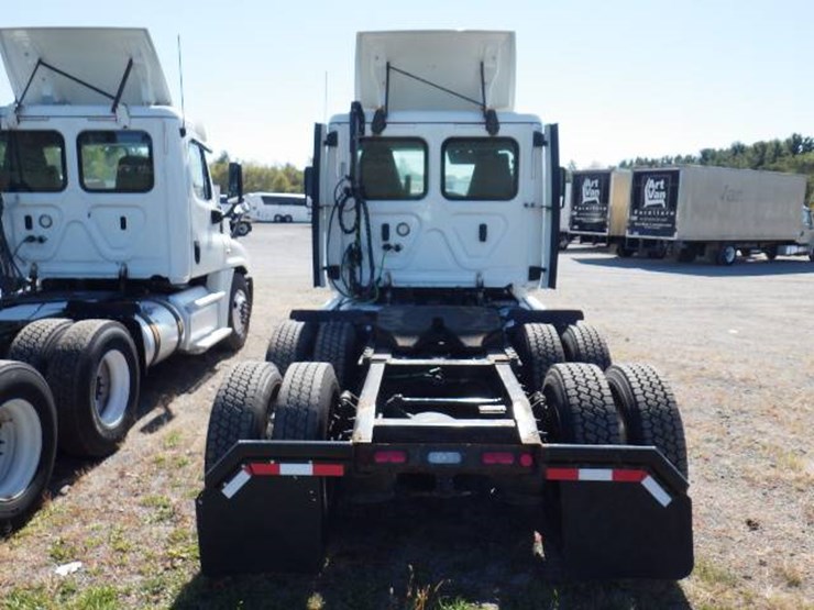 2019-freightliner-cascadia-125-image-7
