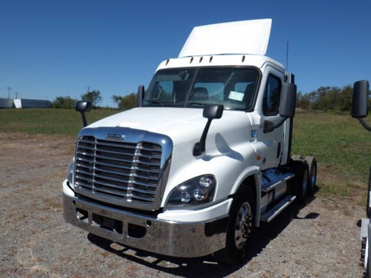 2019-freightliner-cascadia-125-image-1