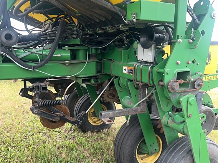 john-deere-16-image-13