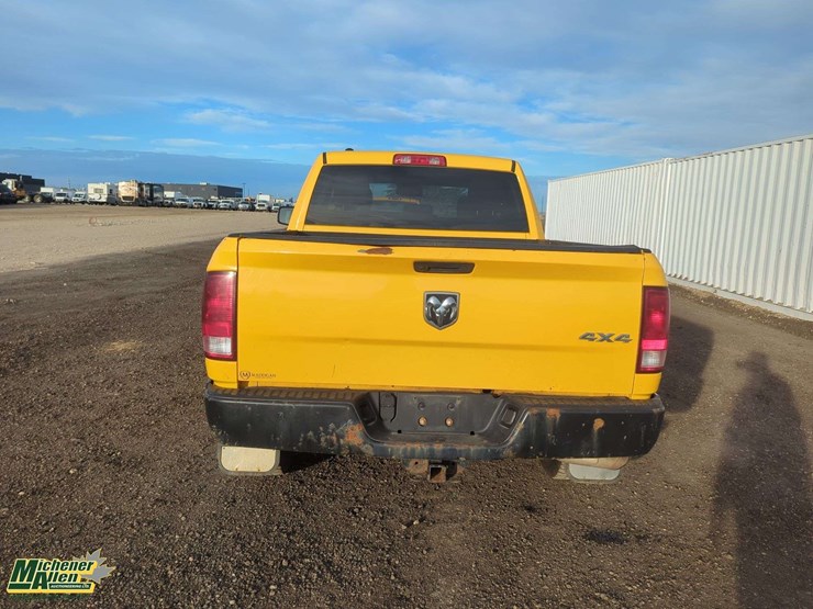 2019-ram-1500-classic-image-36