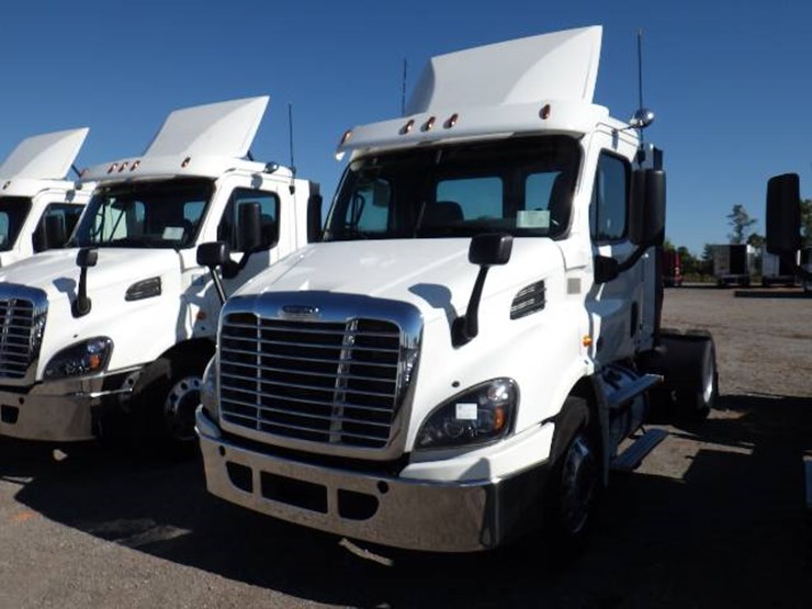 2017-freightliner-cascadia-113-image-1