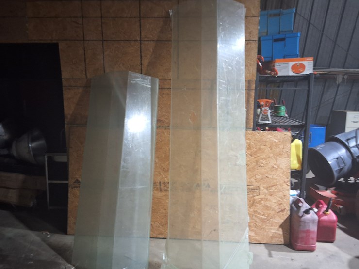 #523-•-lot-of-unused-plexiglass-for-serving-bars-with-brackets-image-2