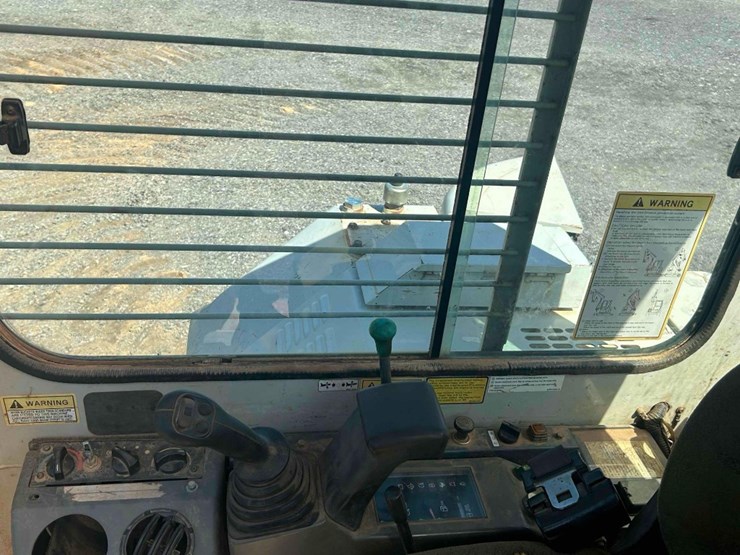 2013-takeuchi-tb180fr-image-40
