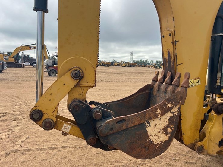 2015-caterpillar-420f-it-image-24