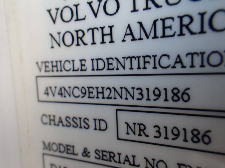 2022-volvo-vnl-860-image-16