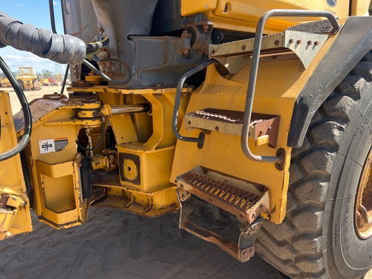 2006-deere-250d-image-19
