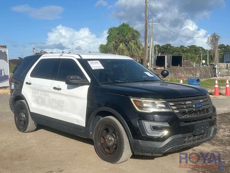 2016-ford-explorer-image-2