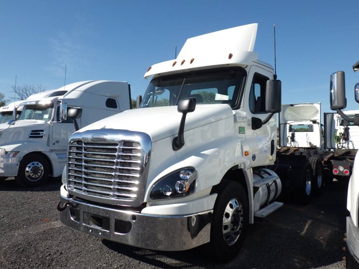 2018-freightliner-cascadia-125-image-1