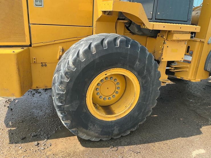 2018-deere-524k-image-23