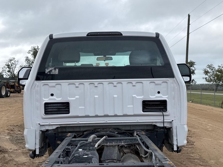 2019-ford-f550-xl-image-16