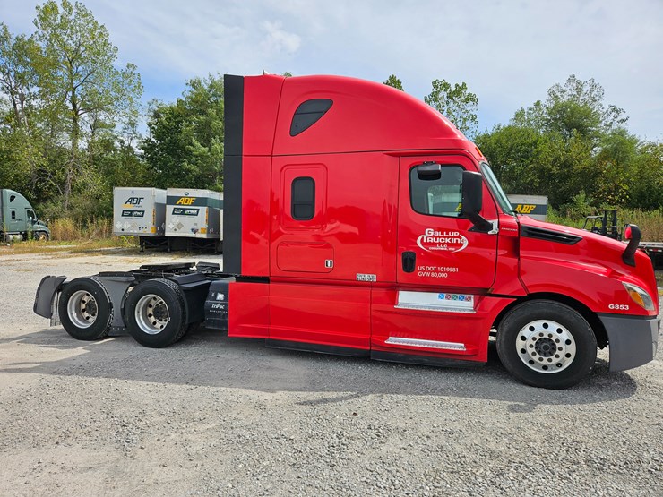 2019-freightliner-cascadia-126-image-24