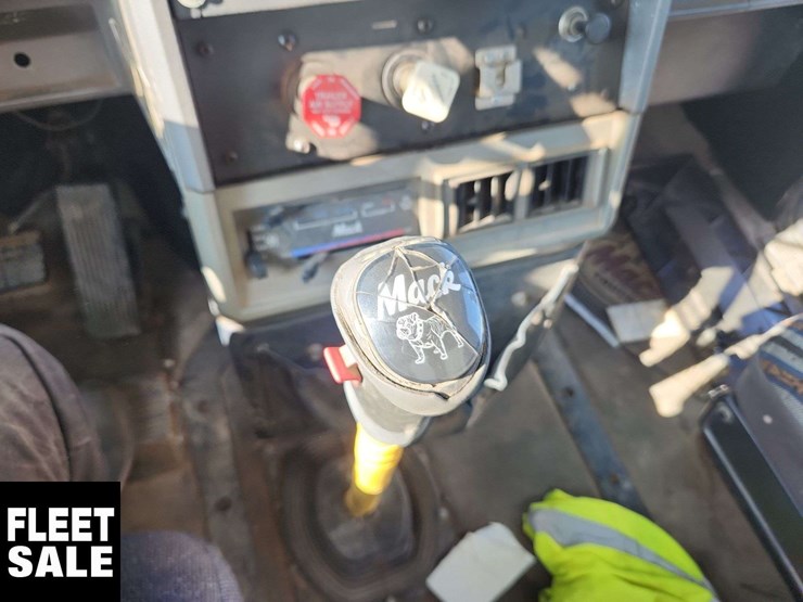 1995-mack-ch613-image-25