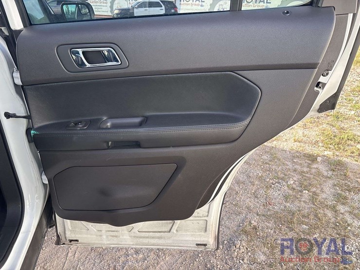 2015-ford-explorer-image-25