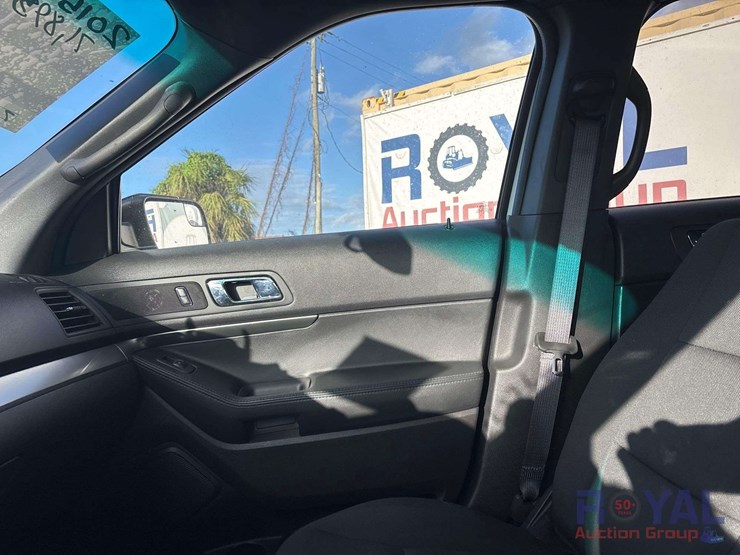 2015-ford-explorer-image-14