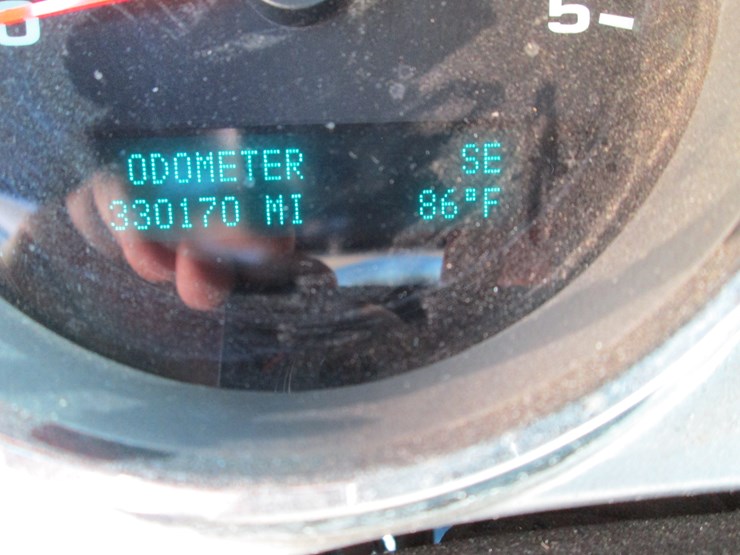 2011-gmc-2500hd-image-32