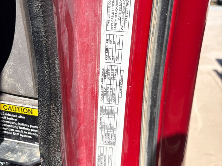 2012-peterbilt-587-image-6