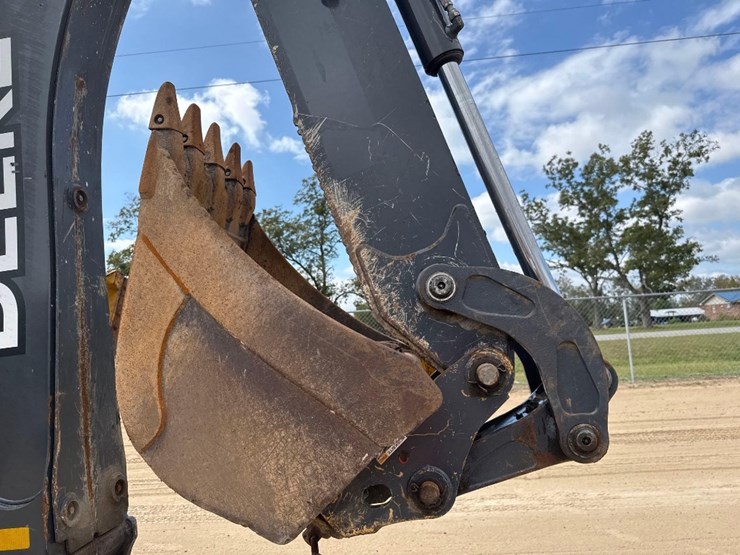 2018-deere-410l-image-17