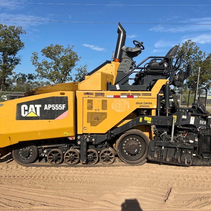 2017 CATERPILLAR AP-555F