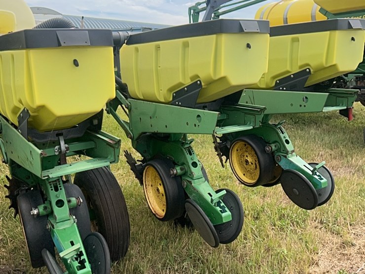 john-deere-7200-image-29